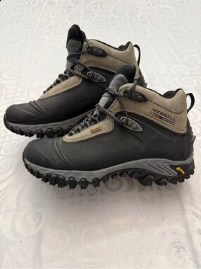 Merrell Men Size 8.5 Black Rugged Performance Waterproof Hiking Ankle Boots